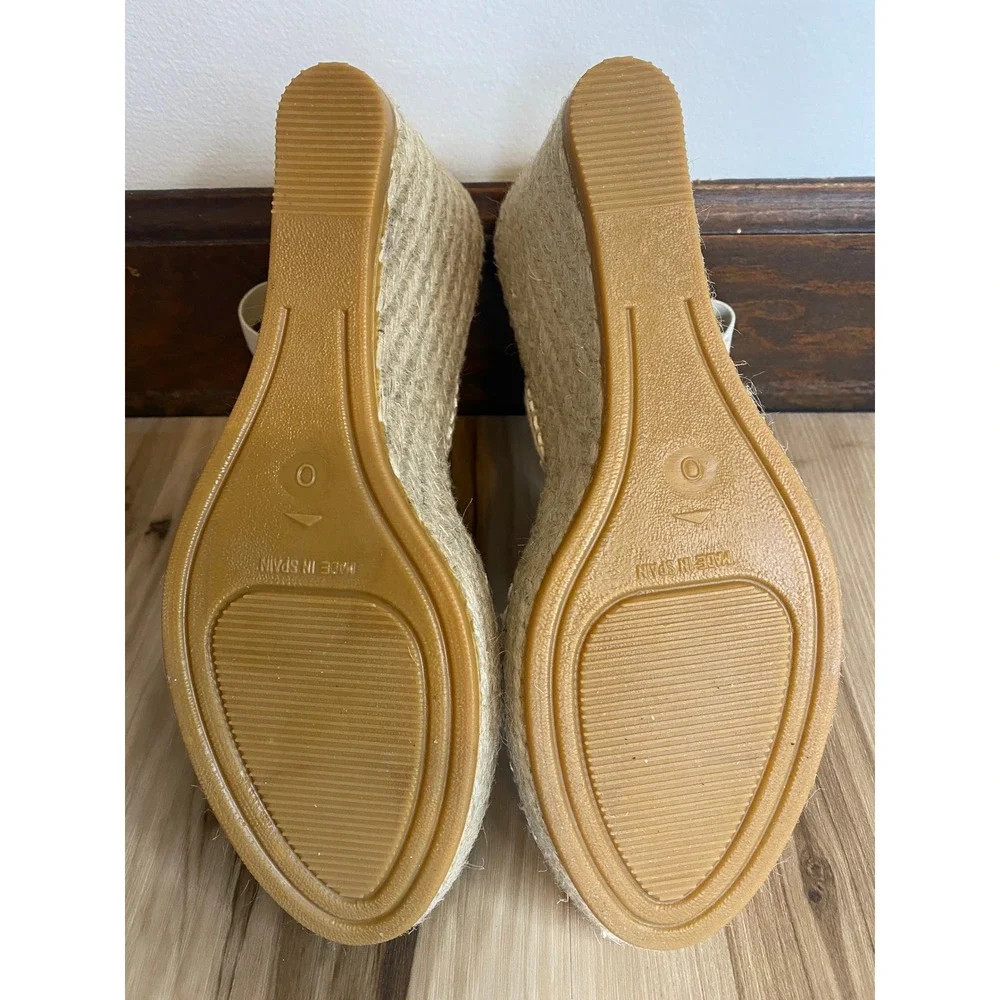 New in Box! Andre Assous Reese Hi Sand Snake Espadrille Wedge Sandals Size 10